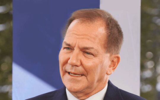 Billionaire Investor Paul Tudor Jones Backs Bitcoin Amid Geopolitical Tensions, Struggling Us Economy