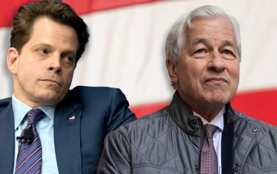 Scaramucci Touts Bitcoin Along With Gold, Jamie Dimon Opposes At Risk