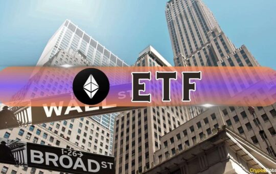 A Bloomberg expert says Ethereum ETF approvals are overvalued next to Bitcoin.