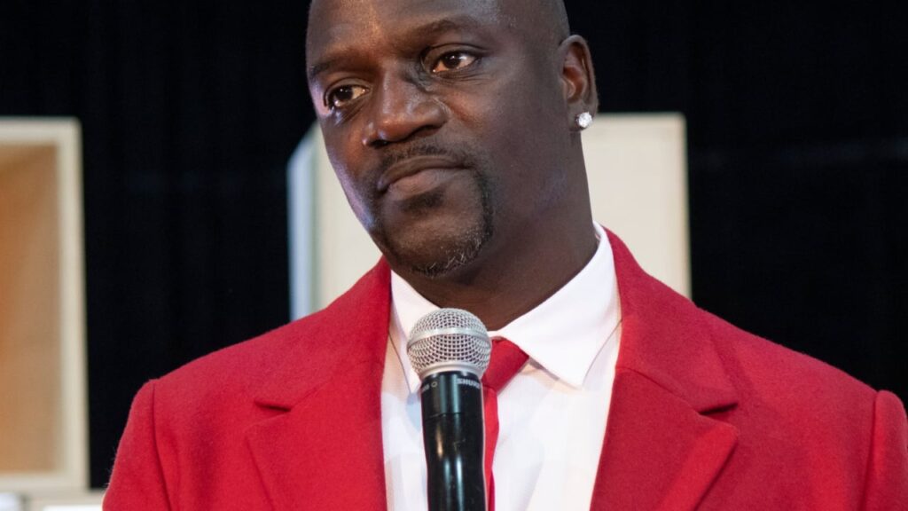 R&B artist Akon has told fans not to ask for crypto-related messages.