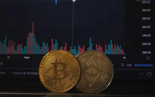 Bitcoin, Ethereum Investment Products See Outflow, Altcoins Resist Bearish Trend