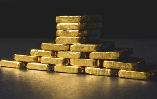 Stonex Bullion Analyst Predicts Gold Will Rise Due To Political Confusion