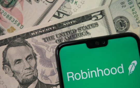 Can Robinhood And Revolt Find Stablecoin Success Where Paypal Stumbled?