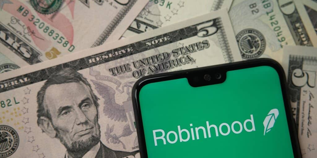 Can Robinhood And Revolt Find Stablecoin Success Where Paypal Stumbled?