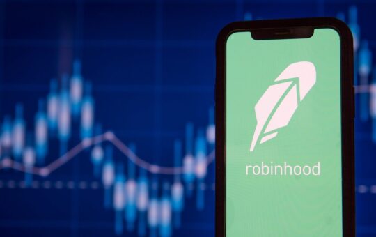 Dogwifhat (WIF) price soars after Robinhood listing