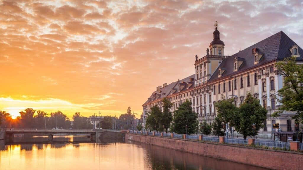 Smoke leads to the discovery of an illegal cryptomining setup at the University of Wroclaw in Poland.