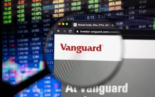 Vanguard Triples on Anti-Bitcoin Position: Weak, Lacks Intrinsic Value