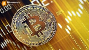 A Trader Warns Of A 50% Drop From The Bitcoin 'Broad Top' Pattern
