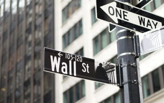 At The Meeting Of The Wall Road, A Mixed Scud Is Opened