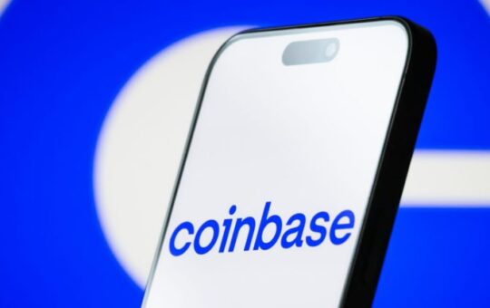 Coinbase Premium Gap Drops To -$57, Making Us Selling Harder
