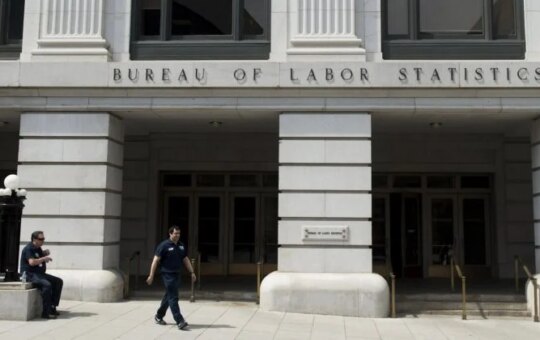Us Jobless Claims Fall To 198K, Beating Forecast Of 215K, Labor Market Continues