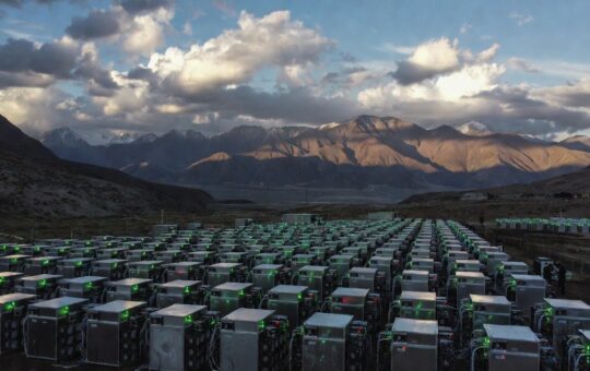 American Bitcoin Trump Linked Adds 11300X Btc Miners In Drumheller